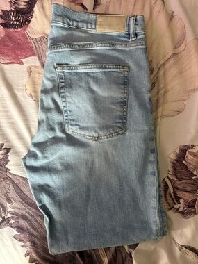 Zara Light Blue Denim Jeans with Leather Logo Patch